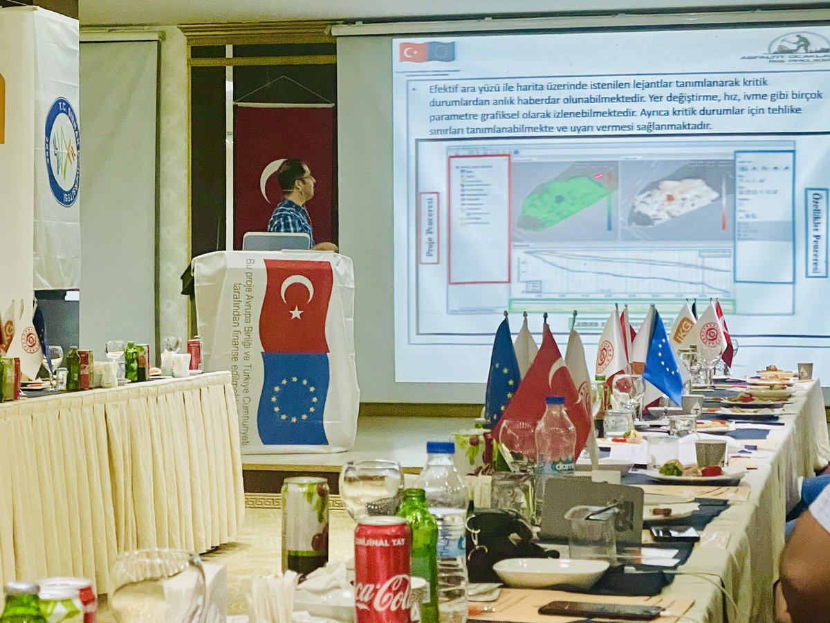 Sirnaktso's tweet image. Şırnak Üniversitesi, Dicle Kalkınma Ajansı ve Odamız işbirliğinde, Şırnak Asfaltit Ocaklarının İş Sağlığı ve Güvenliği Koşullarını İyileştirme Projesi Hibe Çalıştayı gerçekleştirildi.

Bşk Geliş; ilimizdeki maden rezervlerinin önemine değinerek madenciliğin sorunlarına değindi.