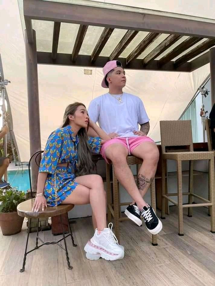 stelljunizedd's tweet photo. Ikakagalit ba ng lV of spades kung kayo ang "TAHANAN AT MUNDO"ko?🥺💚 https://t.co/vdyltNVpo3