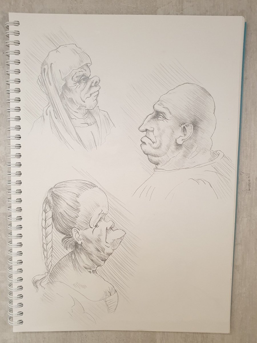 よう子 Yoko レオナルド ダ ヴィンチのスケッチの模写 だったかな 一定方向の斜線のみで陰影をつけるのが結構難しかった 右利きなので斜線の方向がさらに難しくてノートをぐるぐるさせながら頑張った笑 デッサン デッサン練習 模写 スケッチ 人物