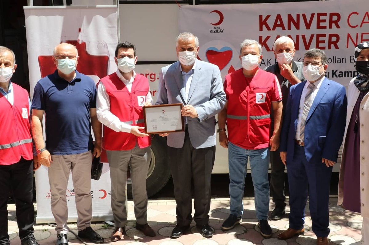 TurkBafra's tweet photo. Sürmekte olan kan kampanyalarımız çerçevesinde AK parti kadın kolları başkanlığı ile ortaklaşa düzenlenen kan bağışı açılış törenini gerçekleştirdik.#kanverhayatkurtar #kanvercanver #kizilay https://t.co/xKA0NTUuyj