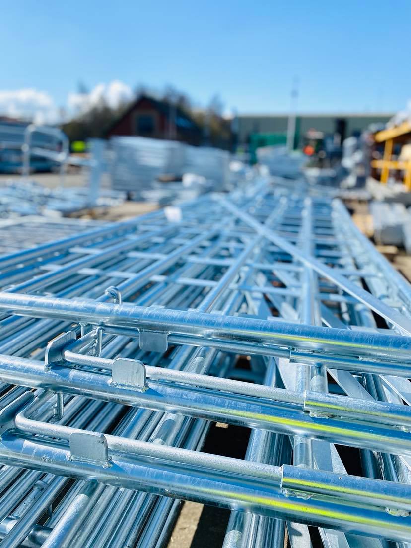 ScottishGalv's tweet photo. Just-galvanized steel catching rays in our yard ☀️… a lovely sunny day in Glasgow. Drop us a message for info on how galvanizing can benefit you!

#sustainableconstruction #recycle #lifecyclecosts #galvanizingsteelforlife #sustainability #longevity #durability https://t.co/zyO1olumHA