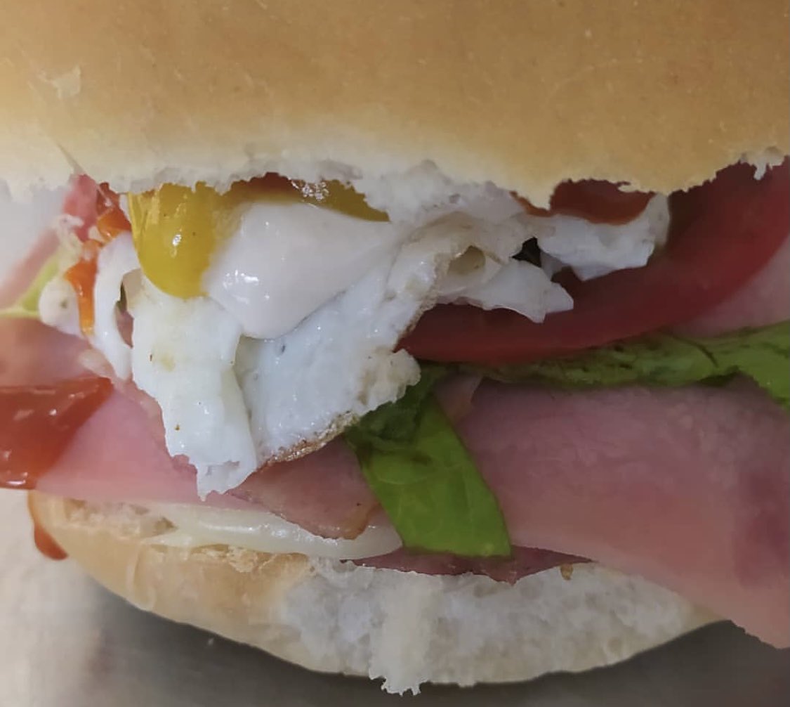 Nayomiglez's tweet photo. Mi madre acaba de cumplir uno de sus sueños, abrir la hamburguesería chupate los dedos. Vamos a darle apoyo que esta súper ilusionada y estoy segura que sus hamburguesas están para chuparse los dedos. Ya tiene insta y facebook💃🏼🍔 c/ Schubert n°8 ( Casablanca 1) https://t.co/U0XdJonubf