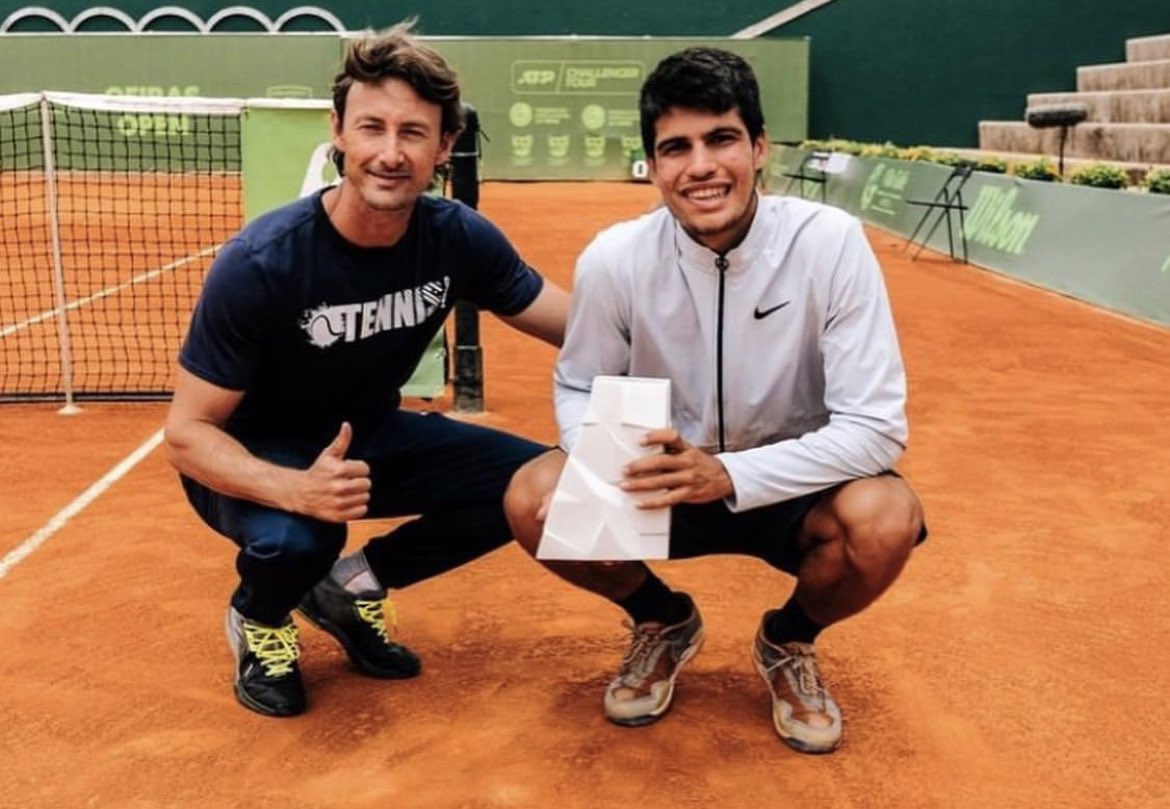 🤝 Cuatro años después de su último partido oficial (en 2017 disputó el Godó w/Carreño), Juan Carlos FERRERO vuelve a descolgar la raqueta. Con 41 años jugará el dobles con Carlos ALCARAZ en el ATP 250 de Umag