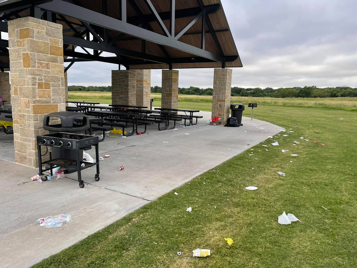 PlanoParksRec's tweet photo. Park pavilions are great places to gather, but an after-party cleanup crew is not included in the rental. We all have a responsibility to keep Plano's parks safe and clean for all to enjoy. Do not leave Plano's parks like this after your next party! Thank you! #parkstewardship https://t.co/GCITtEazS2