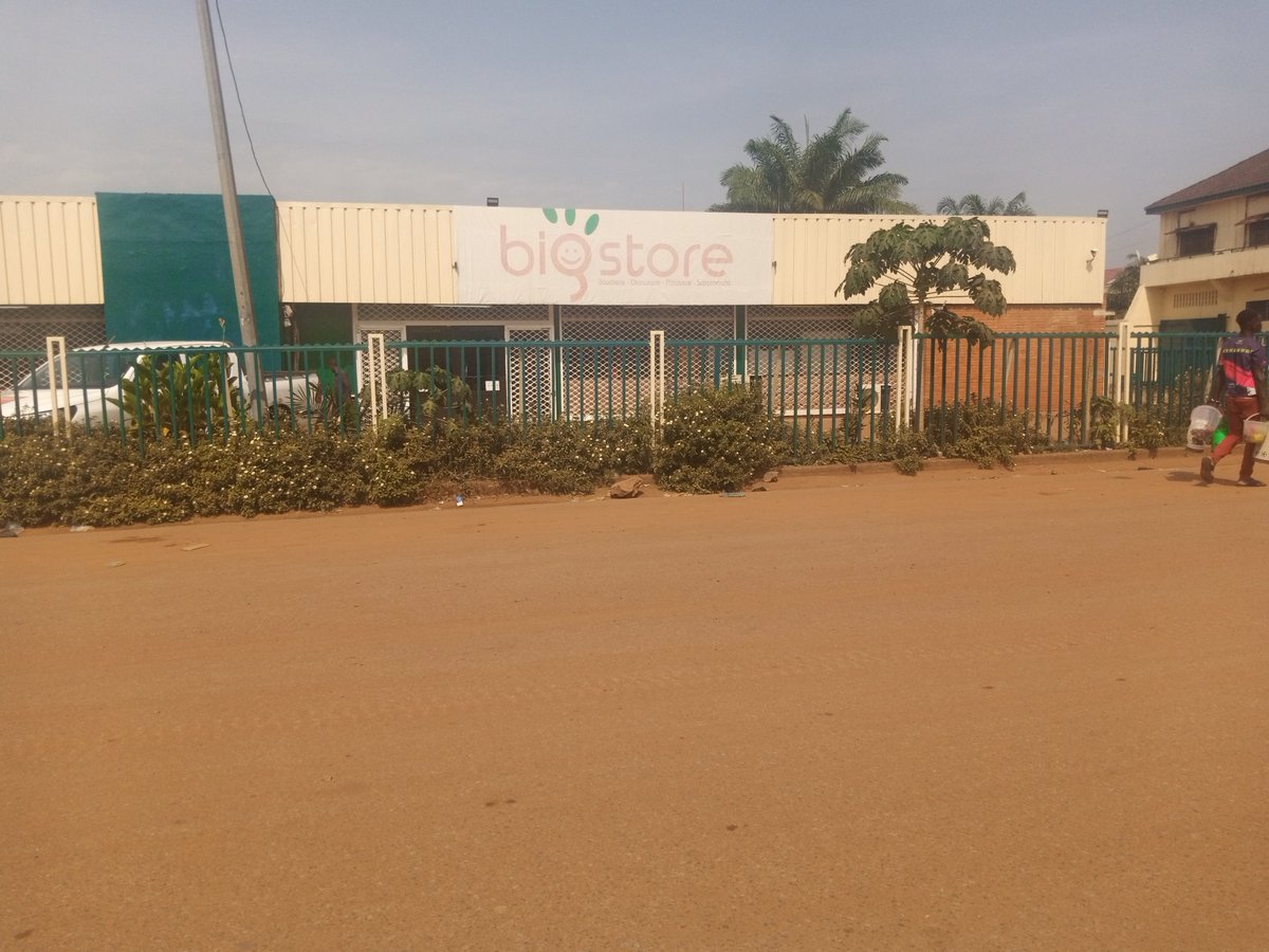 #Livres_100pour100_Centrafricains
Chers publics, si vous êtes à Bangui, achetez désormais  nos livres au super marché CCCG en face du marché central au PKO. 
Merci de faire un maximum de partage et n’oubliez pas qu’un achat égal un soutien à un écrivain centrafricain.