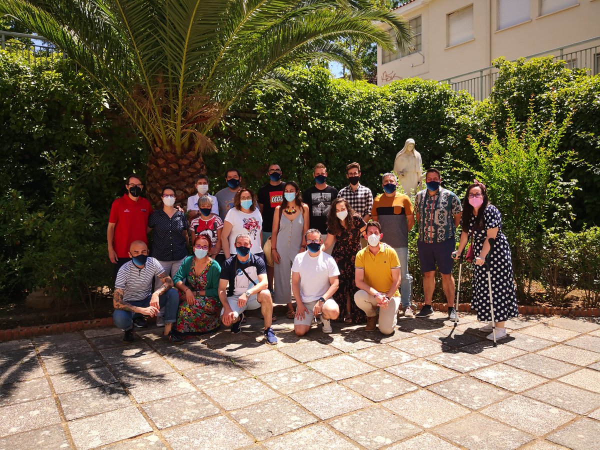 PaulaMontalAst's tweet image. Ya tenemos tres profesores más con certificado de educador Google de nivel dos. Seguimos aprendiendo. #colegiopaulamontal #GoogleEducator