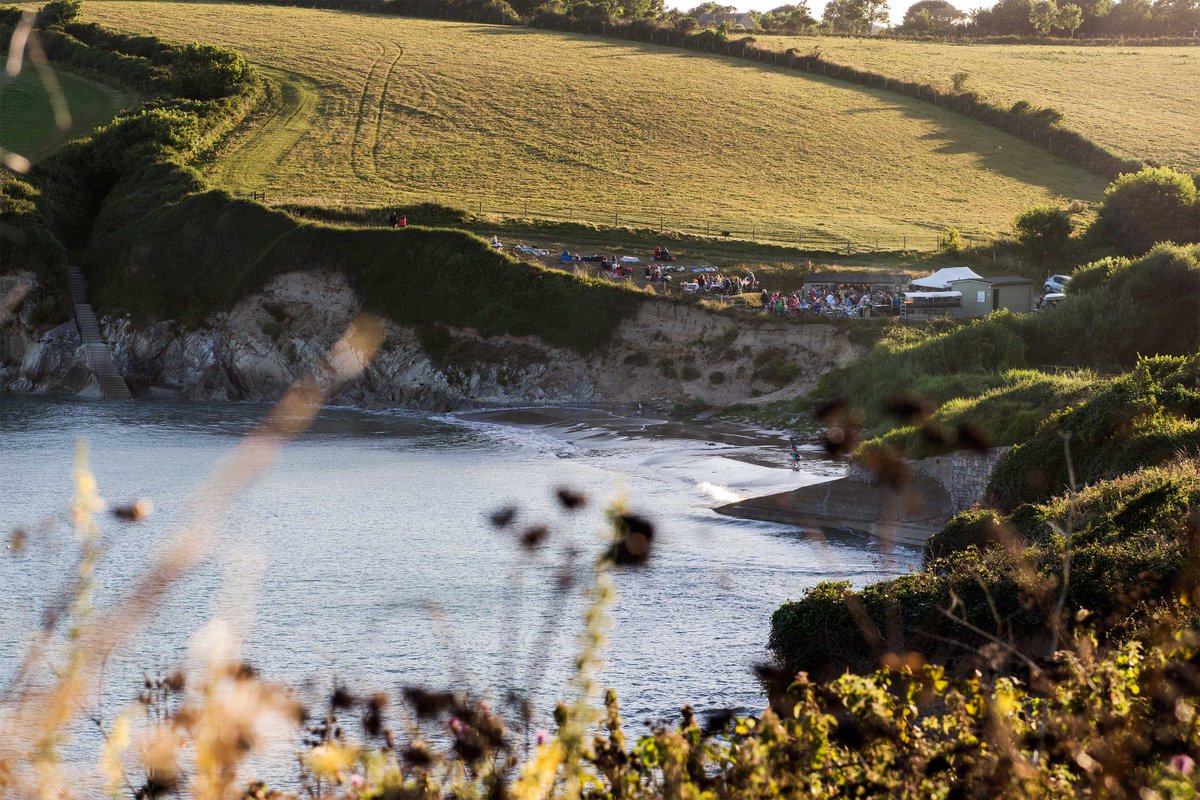 cntraveller's tweet image. We’ve searched high and low to find Europe’s most beautiful outdoor restaurants, including ridiculously pretty spots overlooking pinky hued Positano houses and a tiny hut on the remote Cornish peninsula. cntraveller.com/gallery/outdoo…