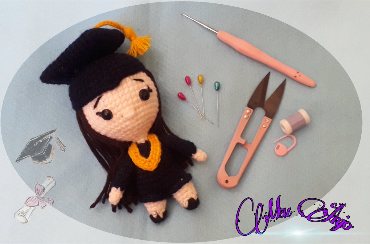MonseGG16's tweet photo. Muñequita graduada 👩🏻🎓🧶❤
#amigurumi #Quito #crochet #graduación #hechoamano #hechoconamo #regalosoriginales https://t.co/bz5CqdfzLC