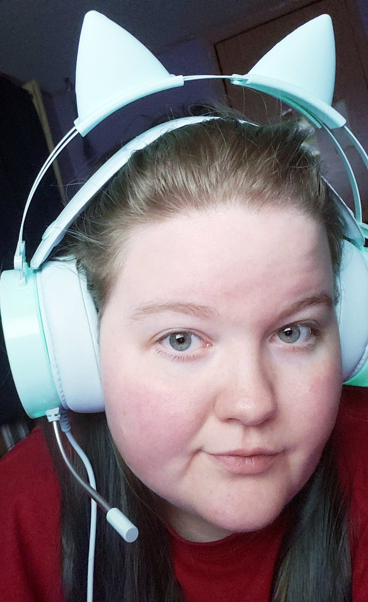 sugar_bear24740's tweet photo. New gaming headset SOOOOOO CUTE!!! https://t.co/rlUOvEoxen