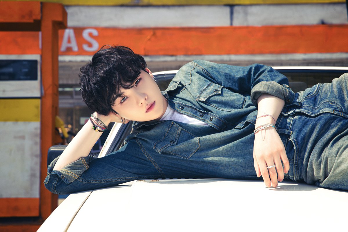 vantexagustt's tweet photo. ¿A quién le rezan en las noches y por qué a Min Yoongi?

@BTS_twt https://t.co/BrGiEOY55E