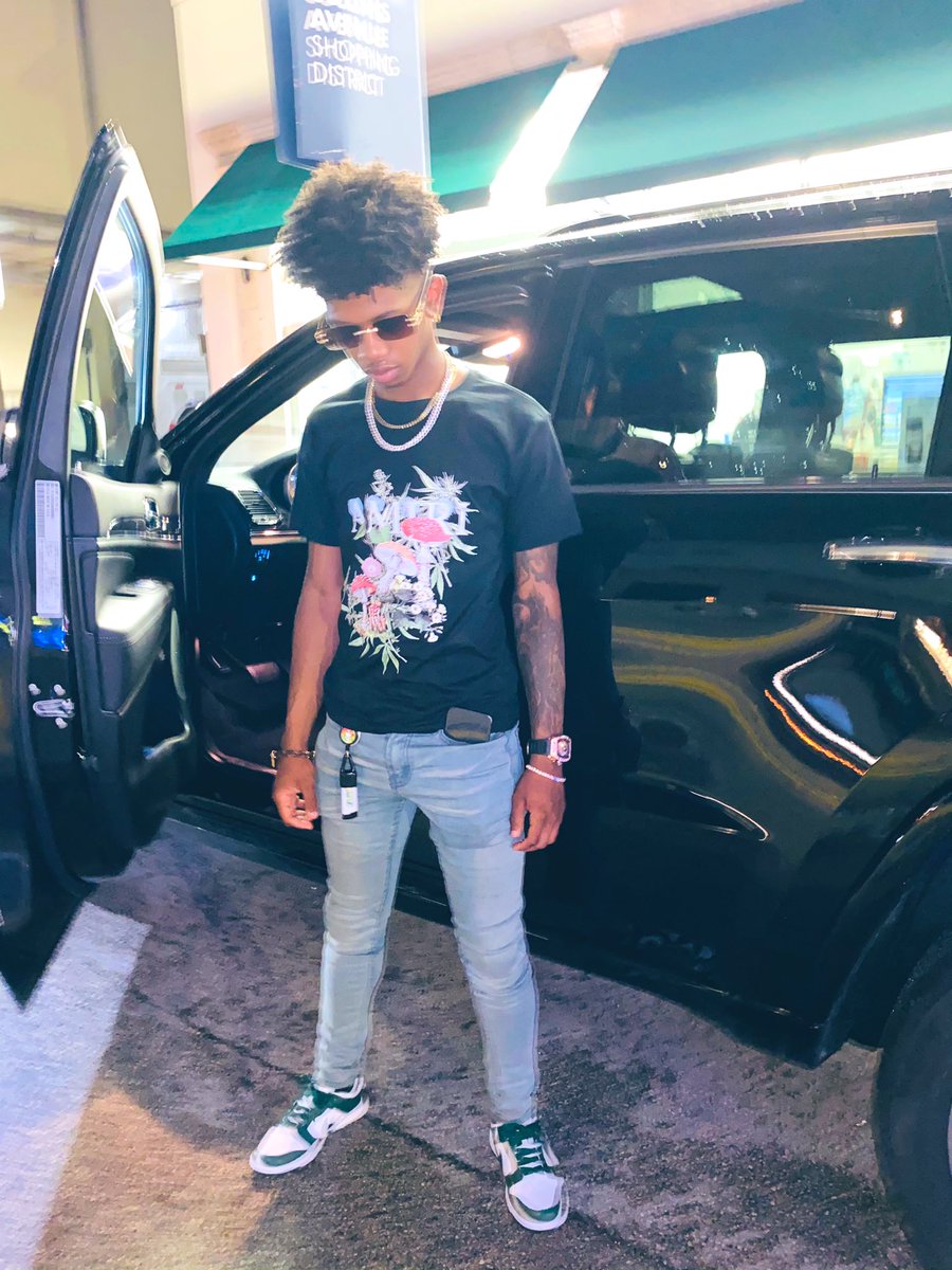 ___duzii's tweet photo. I be chilling but trust me I handle the business when I need to zone in Lah boy😎#FREEMYGUYS https://t.co/8bedJol7nv