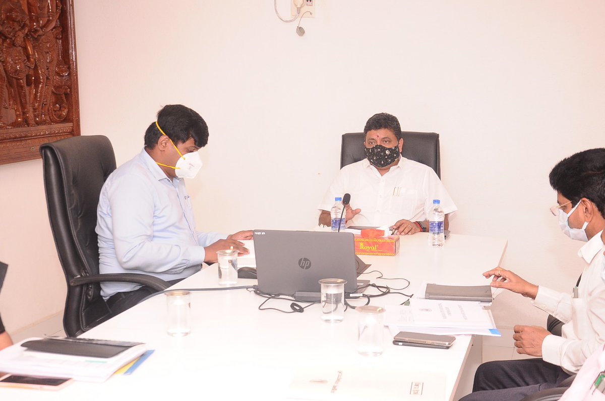 ptrmadurai's tweet image. மதுரை மாநகராட்சி ஆணையர் வளர்ச்சி திட்டங்கள் குறித்து அமைச்சர் @KN_NEHRUஉடன் ஆலோசித்ததை விளக்கினார். 5ஆண்டு வளர்ச்சி,நிதி,அடிப்படை முன்னேற்றம்,முதற்கட்ட பணிகள் குறித்து விவாதித்தோம். 1996-2001ல் என் தந்தை மதுரைக்கு ஆற்றிய பணிகளை போல பல்வேறு திட்டங்களை செயல்படுத்த முயற்சிப்போம்.