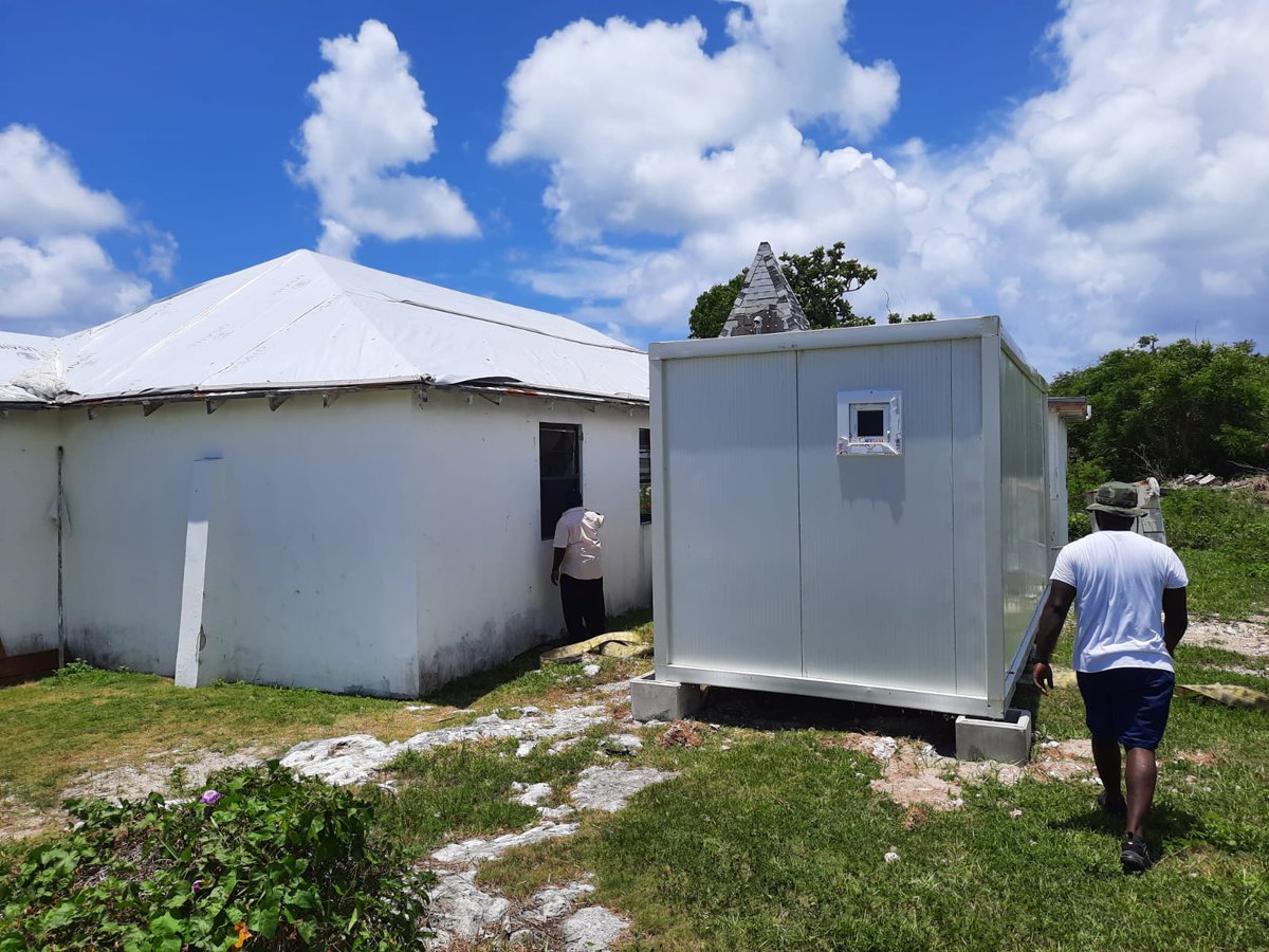 PMDeliveryUnit's tweet image. 18 modular homes were recently installed in Sweeting&apos;s Cay, Grand Bahama by @bahamasdra. Providing housing for locals is a crucial aspect of the #ReconstructionKeyPriority