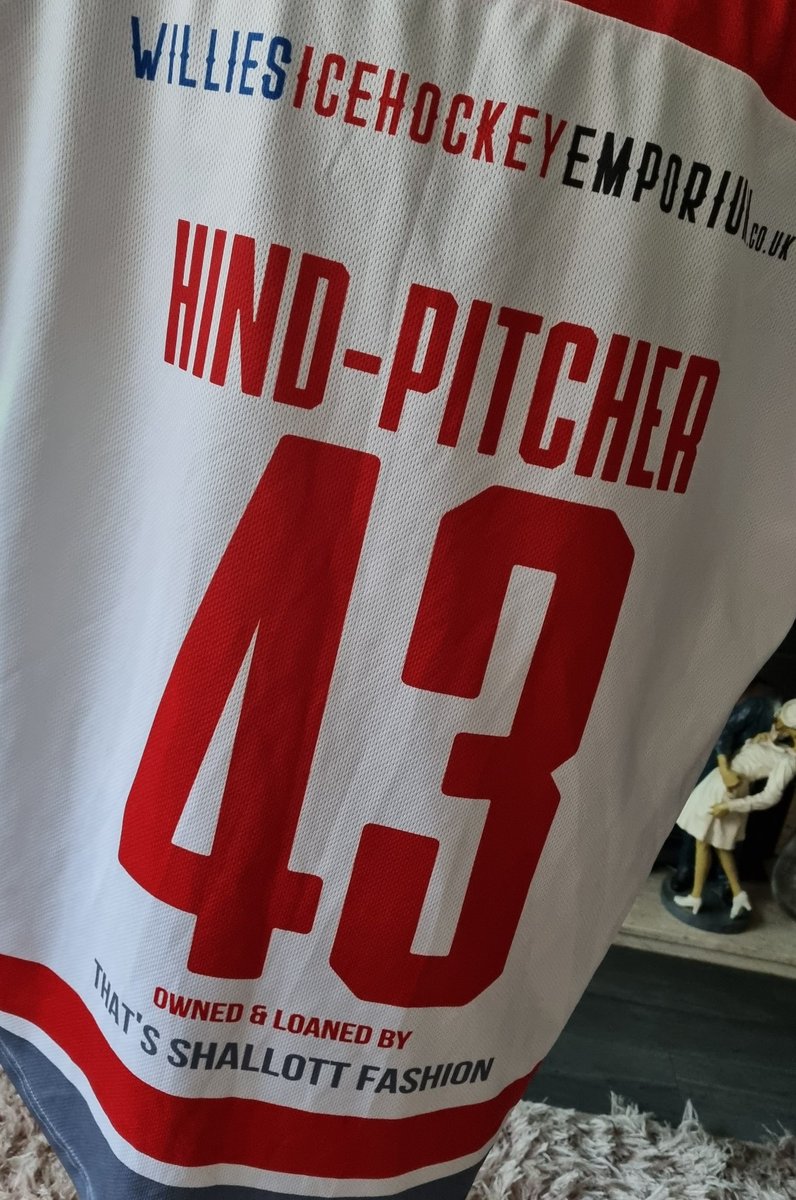 Proud Owners 🖤❤
Thankyou so much x  these will take pride of place in the shop  <a href="/WeAreMKThunder/">MK Thunder IHC</a> 
#teamthatsshallott  #familybusiness 
#icehockey