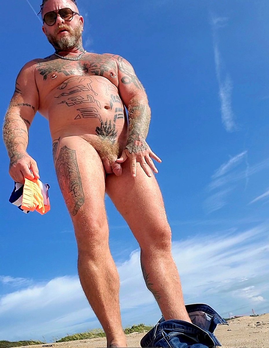 mrchardingxxx's tweet photo. Stripping down on the non-nude beach...

https://t.co/Hnm6bLReFZ https://t.co/ROhwP6JOJV