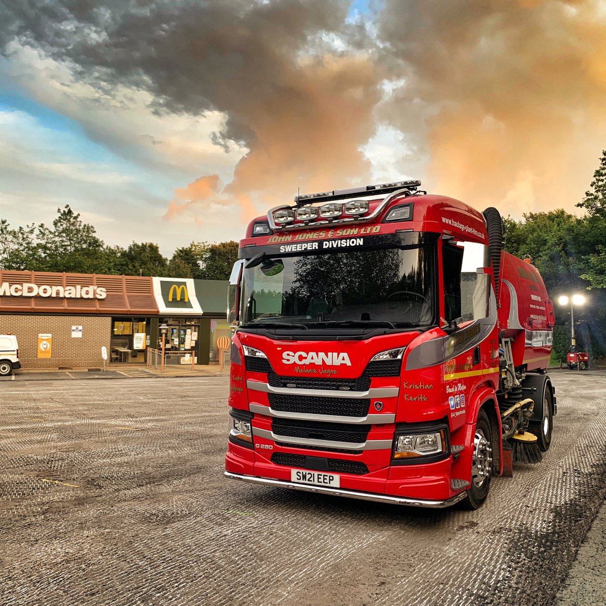 JJ_tippertrucks's tweet photo. Resurfacing work at McDonaldβs Penllegaer tonight. #roadsweeperhire #scania #sendforJJ https://t.co/EztIthxfay