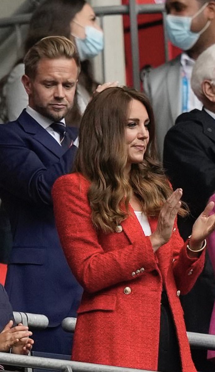 IamVAR3's tweet photo. @KensingtonRoyal If I was the future king I would call offside on the man checking out my wife’s ass #offside #Var #toweroflondon https://t.co/mXiIB5xcp6