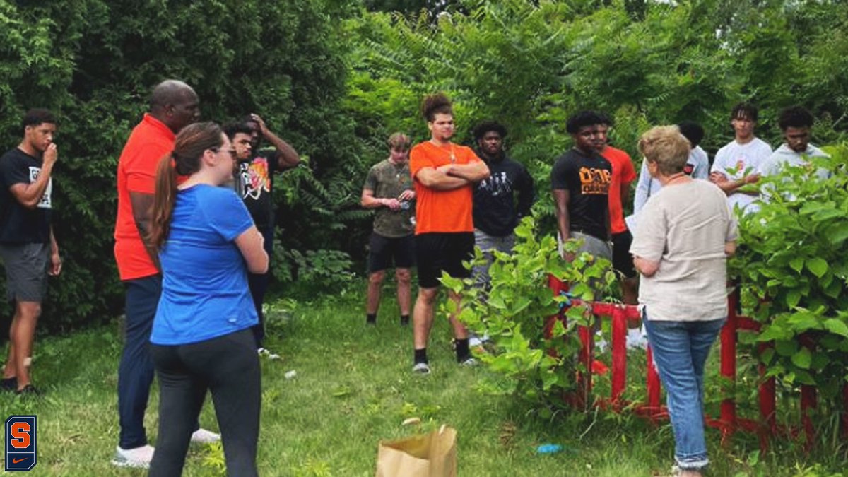 CuseFootball's tweet photo. Continuing our Summer Bridge program to get our newest Orange acquainted with 'Cuse and provide them with all the skills to succeed on and off the field 💪 https://t.co/IdMWEfxxMi