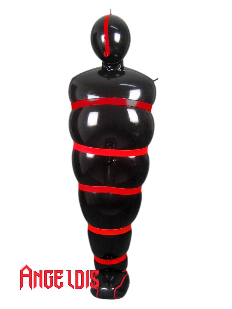 Ven mejor tu al salón que hay algo esperando abajo…