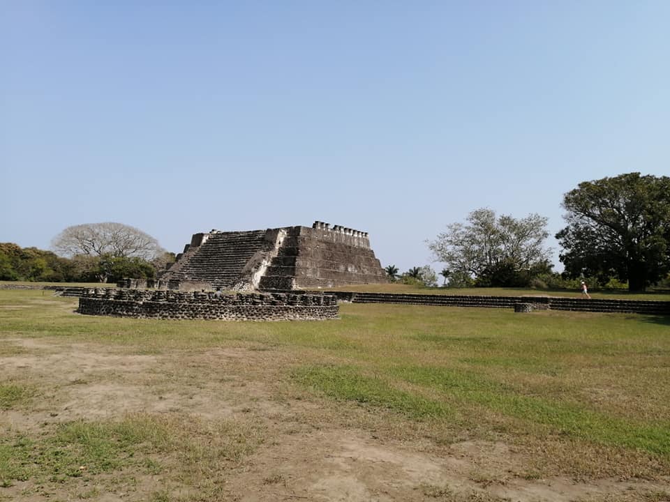 RegionXalapa's tweet photo. 📸 Zona Arqueológica de Cempoala (Con Museo)
(Créditos a quien correspondan)
La palabra Cempoala (Zempoala) deriva del náhuatl y tiene dos significados, el primero es “abundancia de agua” y el segundo “lugar de veinte o veintena”
#RegiónXalapa #Cultura y #Aventura #Zempoala https://t.co/gQgTq5iwJ5