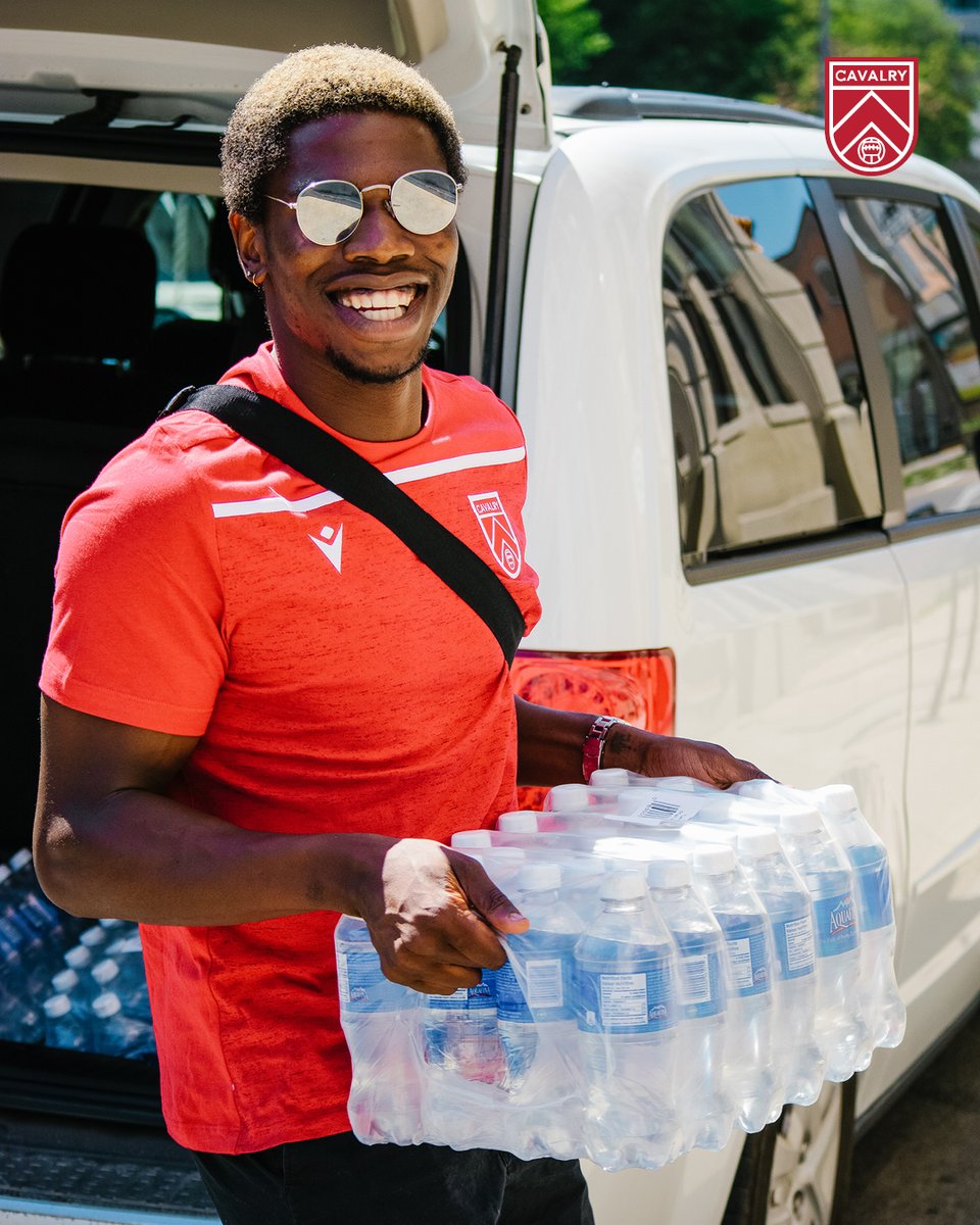🤝CAVSFC IN THE COMMUNITY

The current heatwave in Calgary is impacting everyone- especially our city's most vulnerable. We were happy to assist the @mustardseedyyc today by dropping off some much-needed flats of water to ensure everyone stays hydrated. 

#CavsFC #HelpingHands