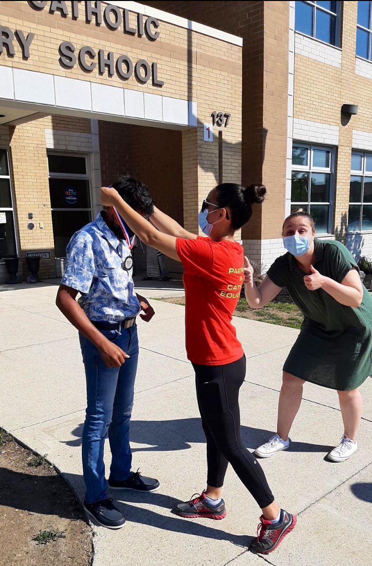 Ms_SAlves's tweet photo. School‘s out for summer! ☀️ Thank you for another wonderful year friends. #PantherPride #GraduatingClassOf2021 https://t.co/Hn9xNh01cO