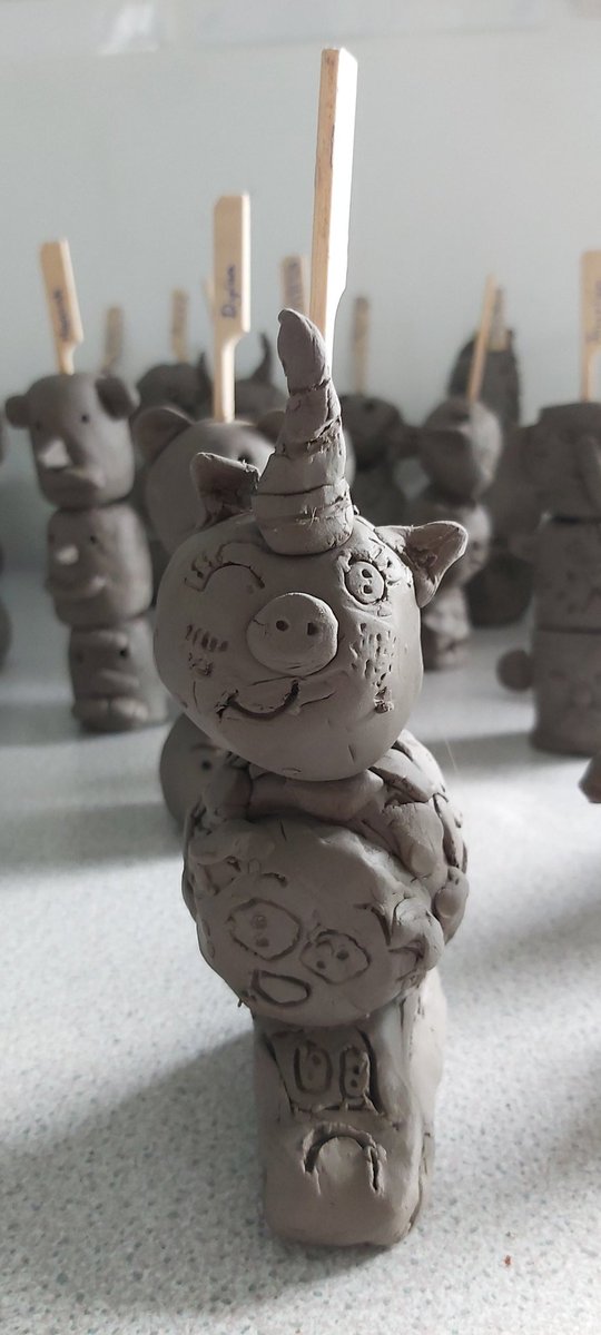 YsgolBroTawe's tweet photo. More amazing photos of our 'emotion' totem poles in Dosbarth 6! Sgiliau celf ffantastig!😍🎨👩‍🎨
#healthandwellbeing
#FaCEproject
@Clarefrog22 @Maesydderwen @MrsBullionsMaes @powyseducation @wgmin_education https://t.co/tqLLjBt12R