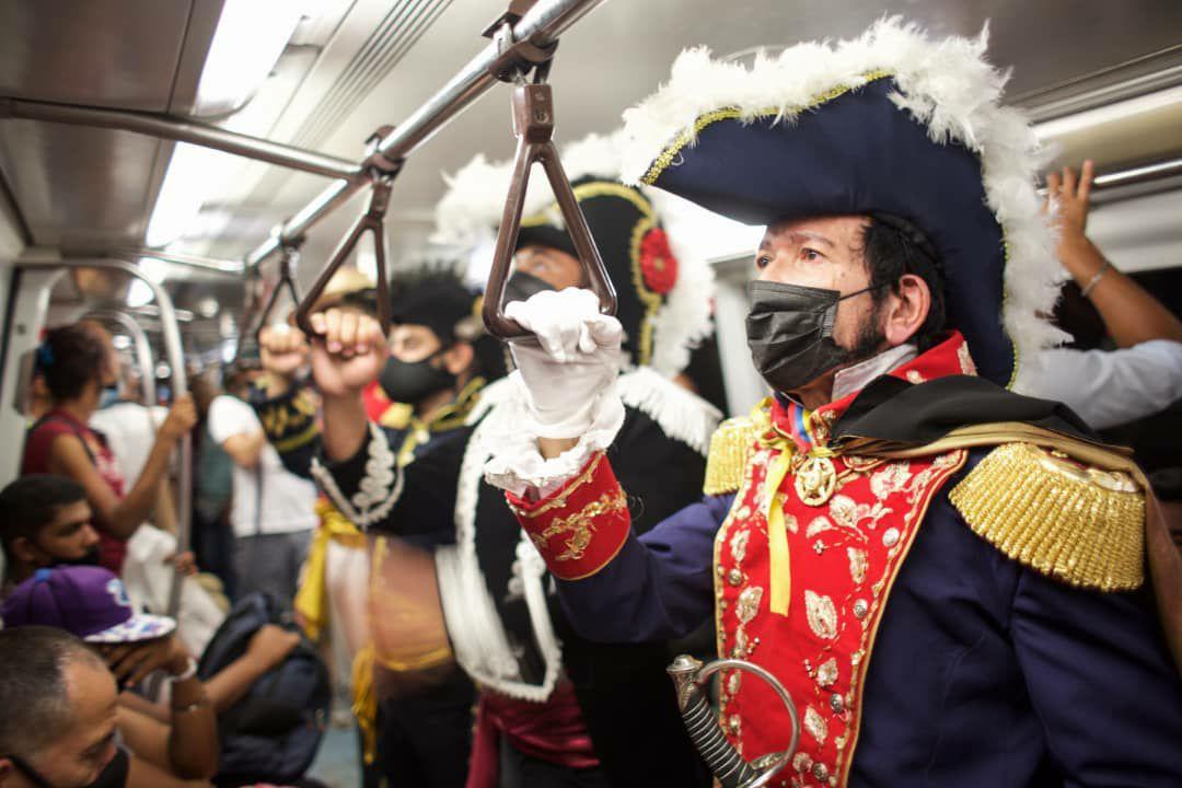 ErikaPSUV's tweet photo. Hoy 29 de Junio de 2021 Caracas recibe al Libertador Simón Bolívar, Jose Antonio Paez, Manuel Cedeño y Ambrosio Plaza, luego de 200 años de haber alcanzado la libertad de Venezuela.

¡Viva nuestros próceres! ¡Viva Bolívar! 🇻🇪

Seriado "Carabobo, una mirada contemporánea". https://t.co/Z6oV2pz47D