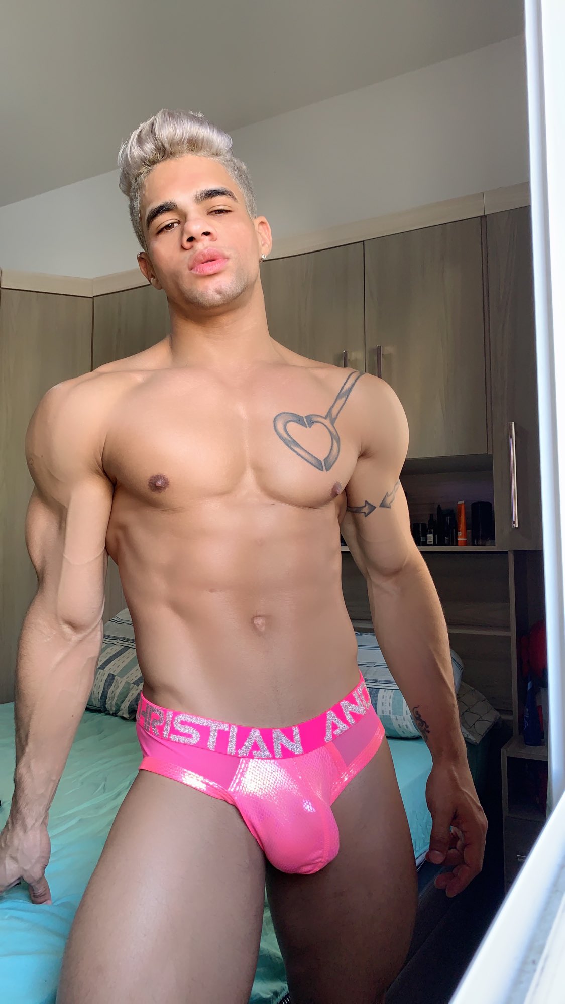 Pink 🍆 💘 ⁦@andrewchristian⁩ #andrewchristian ⁦@ACenEspanol⁩ https://t.co/OCaCrBzKeq