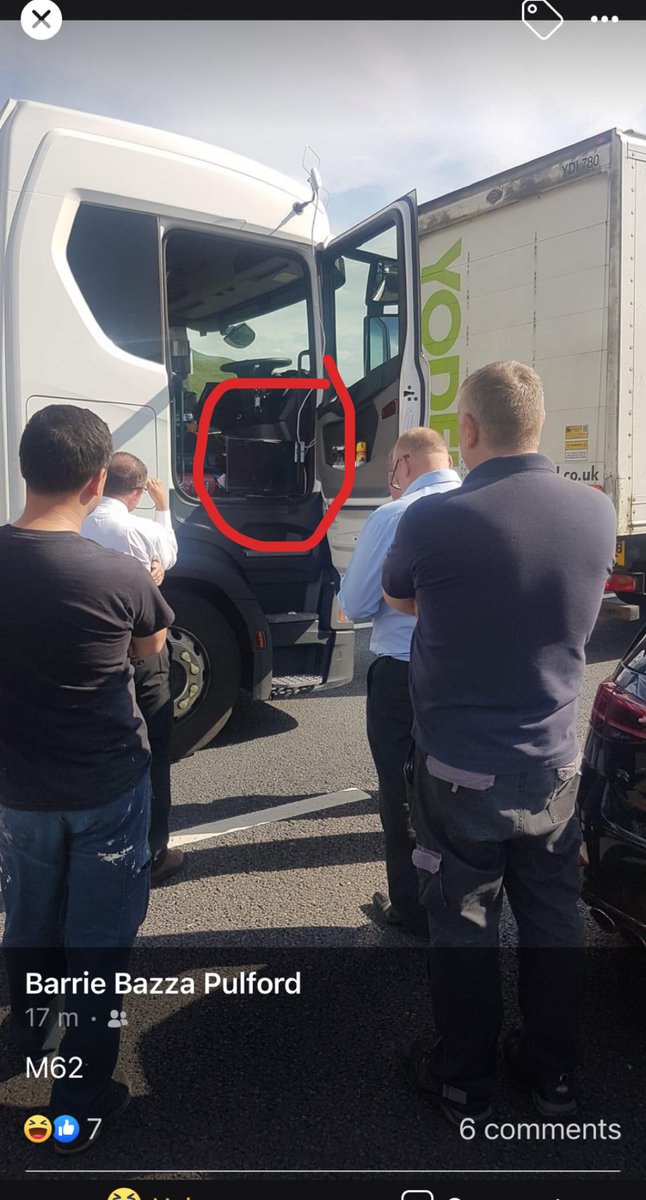 StickyvikVicky's tweet image. When your stuck on the m62 and England are playing set your tv up and all stand around watching it !!! @ladbible @England