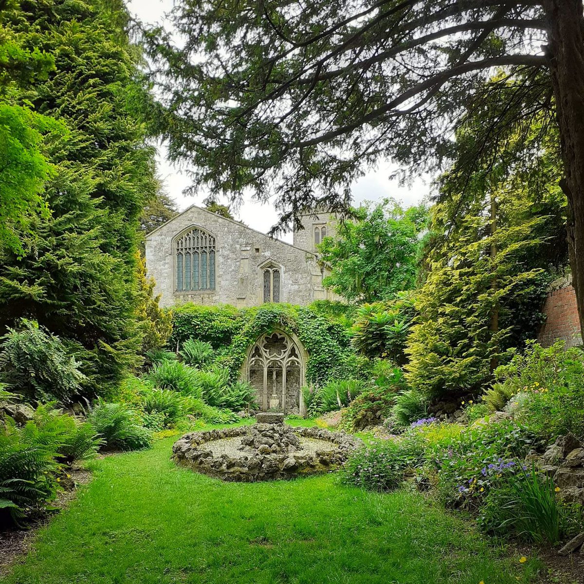 Londesborough, All Saints Church

#Londesborough #AllSaintsChurch #EastYorkshire #SecretYorkshire #Church #Churchyard #Peace #PeaceandQuiet #Yorkshire #Awayfromitall #England #LondesboroughPark #Wolds #YorkshireWolds

<a href="/VisitYorksWolds/">Visit The Yorkshire Wolds</a> <a href="/VHEY_UK/">Visit Hull & East Yorkshire</a>