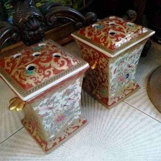 ComesaJ's tweet photo. Pareja Inciensarios..o jarrón flor seca. Cuadrados. Arte asiático !! Míster x el museo del tiempo by Javier C Xesteira .
Puedes ver mi COLECCION PRIVADA .sobre GALICIA..libros.. manuscritos..primeras ediciones..firmados..únicos.. inéditos.#historia #rarezas #bibliofilia https://t.co/bc5olmYnZj