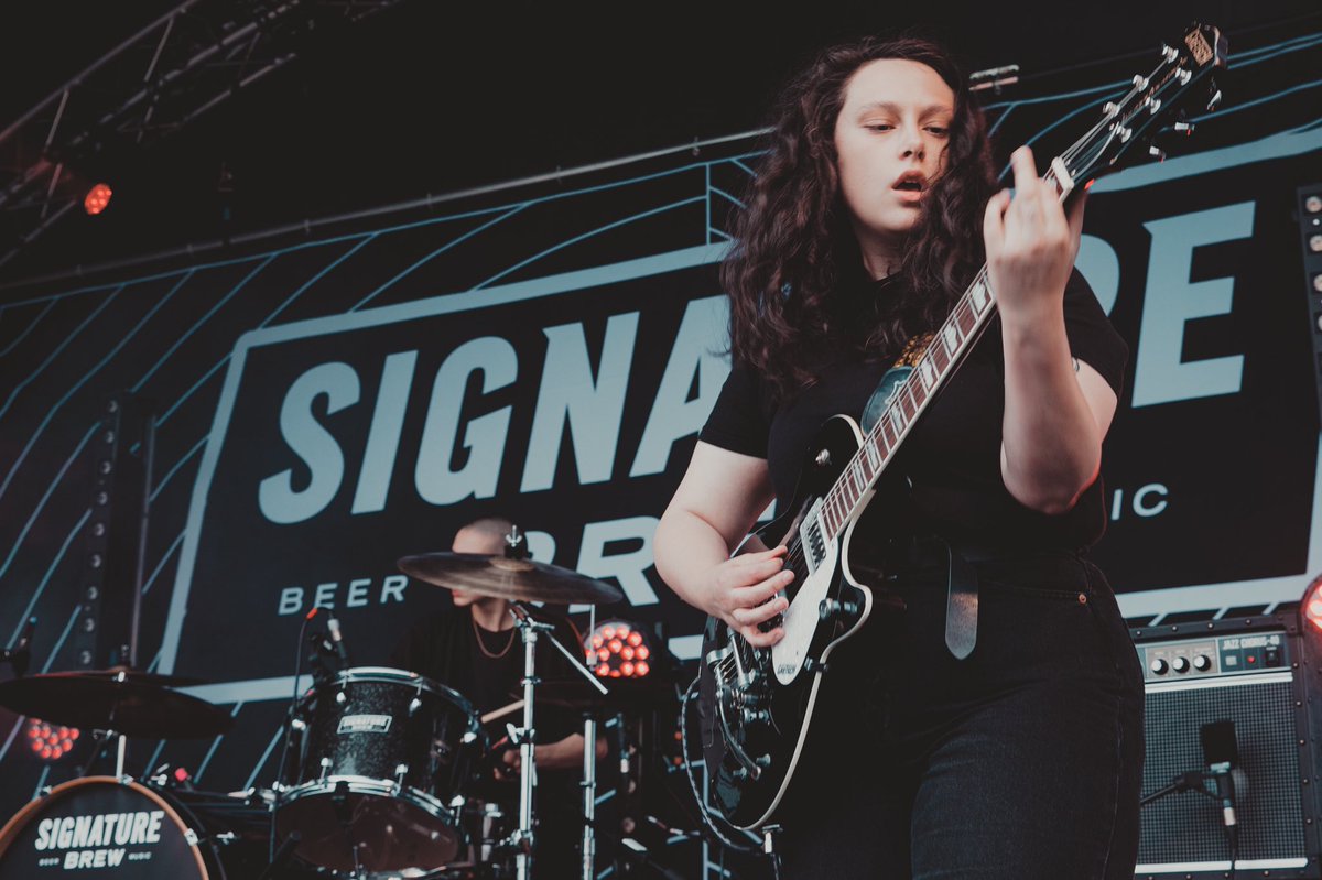 Alisha playin through her <a href="/RolandGlobal/">Roland</a> Jazz Chorus at <a href="/BigfootFest/">Bigfoot Festival</a> 😘😘 

Pic by <a href="/Asupremeshot/">debbie ellis</a>