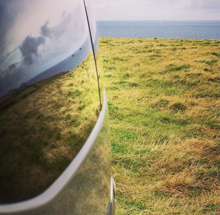 Sea and sky reflections on a super clean van! Guess where?
#vwcamper #vwcampervan #vwcamperconversion #vwtransporter #vwtransportercamper #vanlifeuk #vanlifecornwall #vanlifeadventures #vanlifeexplorers #vanlifediaries #vanagon #vanagonlife #campervandiaries