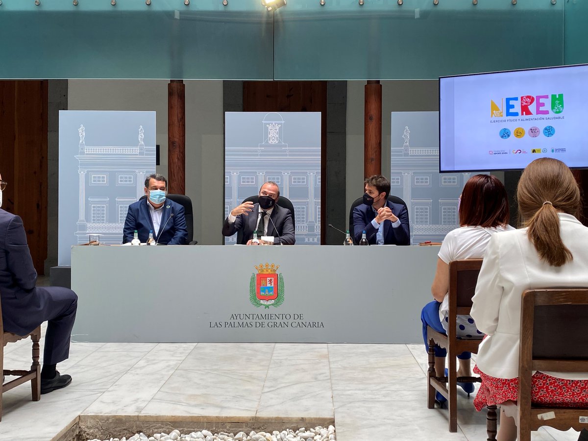 imd_lpgc's tweet photo. #PROGRAMANEREU | El Alcalde del @AyuntamientoLPA, Augusto Hidalgo, junto con el @comisionadoPI, Ernesto Gasco, y el director general de la @fundaciondepjov del @deportegob, Félix Jordán de Urríes, ha presentado el Programa nacional Nereu. https://t.co/wEWWbaFFX8