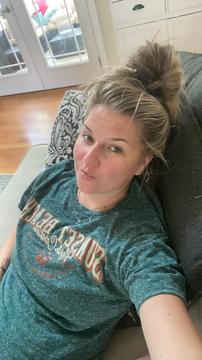 y0_mich's tweet image. Back to no make up, sports bras, messy buns, spit up shoulders and poop diapers! I missed my kiddos 🥰 #momlife #threeunderfour