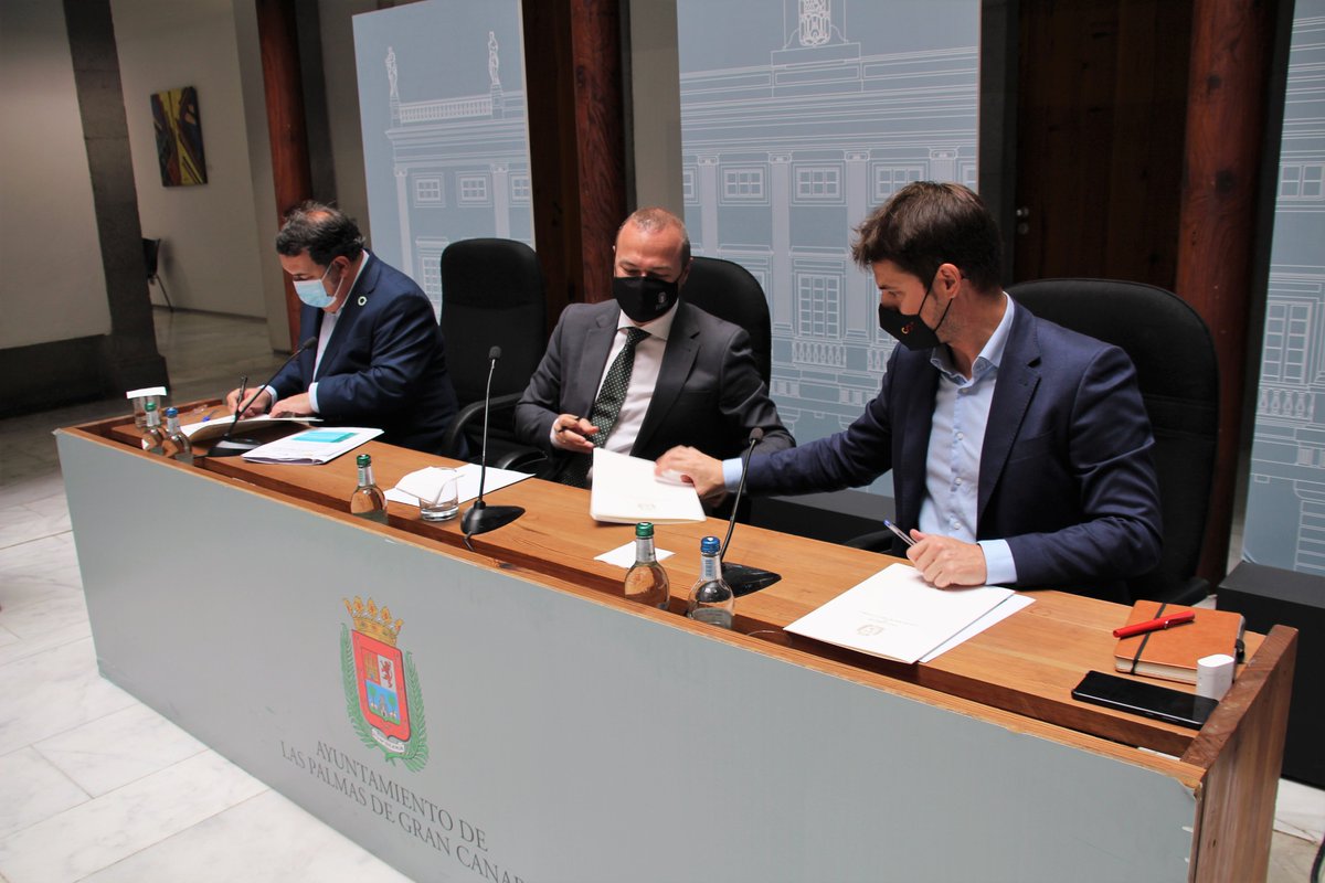 imd_lpgc's tweet photo. #PROGRAMANEREU | El Alcalde del @AyuntamientoLPA, Augusto Hidalgo, junto con el @comisionadoPI, Ernesto Gasco, y el director general de la @fundaciondepjov del @deportegob, Félix Jordán de Urríes, ha presentado el Programa nacional Nereu. https://t.co/wEWWbaFFX8