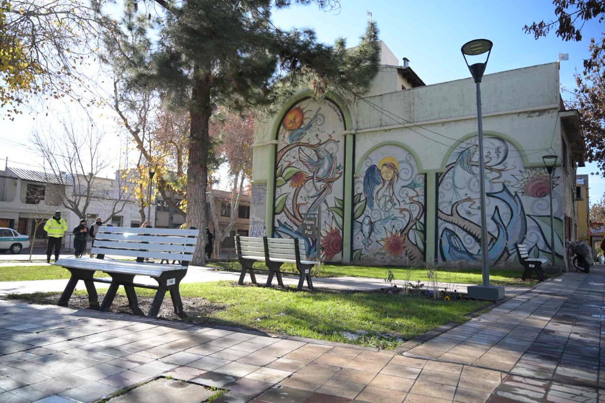 En la Plazoleta La Paz de la <a href="/ciudaddemendoza/">Ciudad de Mendoza</a>, junto a <a href="/Supervielle_ARG/">Supervielle</a>, instalamos bancos y cestos de residuos producidos por <a href="/QUANTARECICLAJE/">QUANTA RECICLAJE</a>, con tarjetas de débito y crédito recicladas.
Iniciativas que se suman a nuestra #CiudadSostenible para el #CuidadoDelAmbiente ♻️