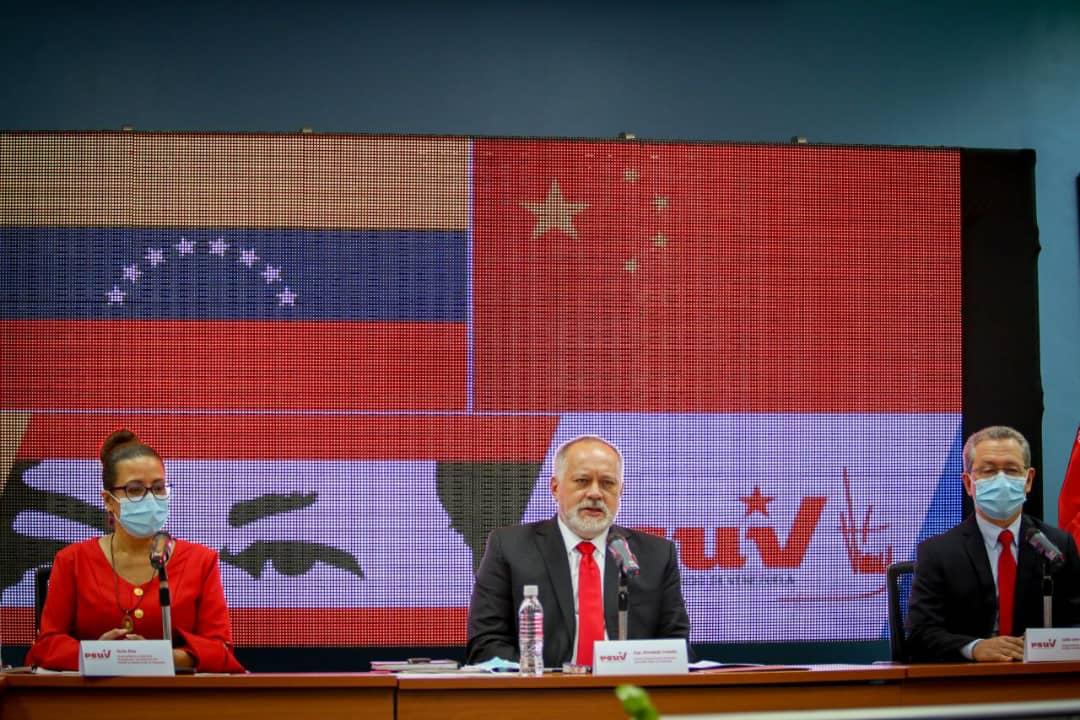 👉🏾<a href="/rodbexa/">Rodbexa</a>: Junto a nuestro 1er Vicepresidente Capitán Diosdado Cabello y miembros de nuestra Dirección Nacional del <a href="/PartidoPSUV/">PSUV</a> y #JPSUV, sostuvimos Videoconferencia entre el Partido Comunista de China y el Partido Socialista Unido de Venezuela.
#BolivarLlegaACaracas