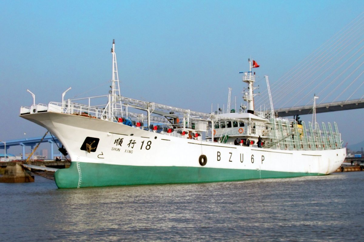 lahistoriaec's tweet image. Los buques pesqueros chinos que depredan la fauna marina de #Galápagos, se aproximan otra vez. El colectivo @Mas_Galapagos alerta de la llegada del barco industrial de bandera China Shun Xing 18 al sur del archipiélago.