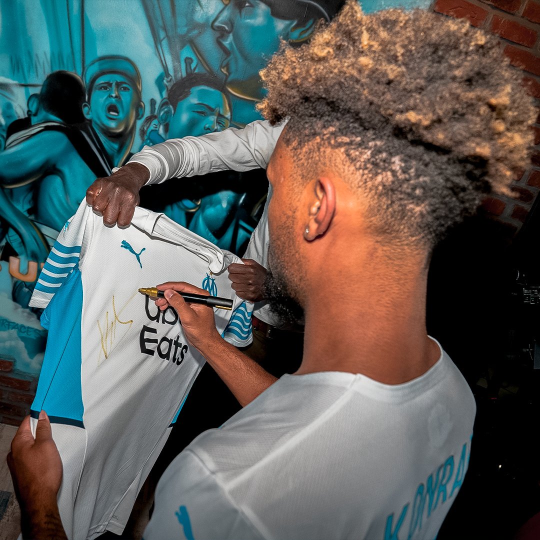 OM_English's tweet image. 𝗞𝗢𝗡𝗥𝗔𝗗 🚨 𝗖𝗢𝗡𝗧𝗘𝗦𝗧
We've got ONE signed @konradjr shirt ready to send out to a lucky Olympien! All you have to do for your chance to win:
◾ Follow @OM_English 
◾ RT this tweet!

⚪️🇺🇸🔵 #USMNT