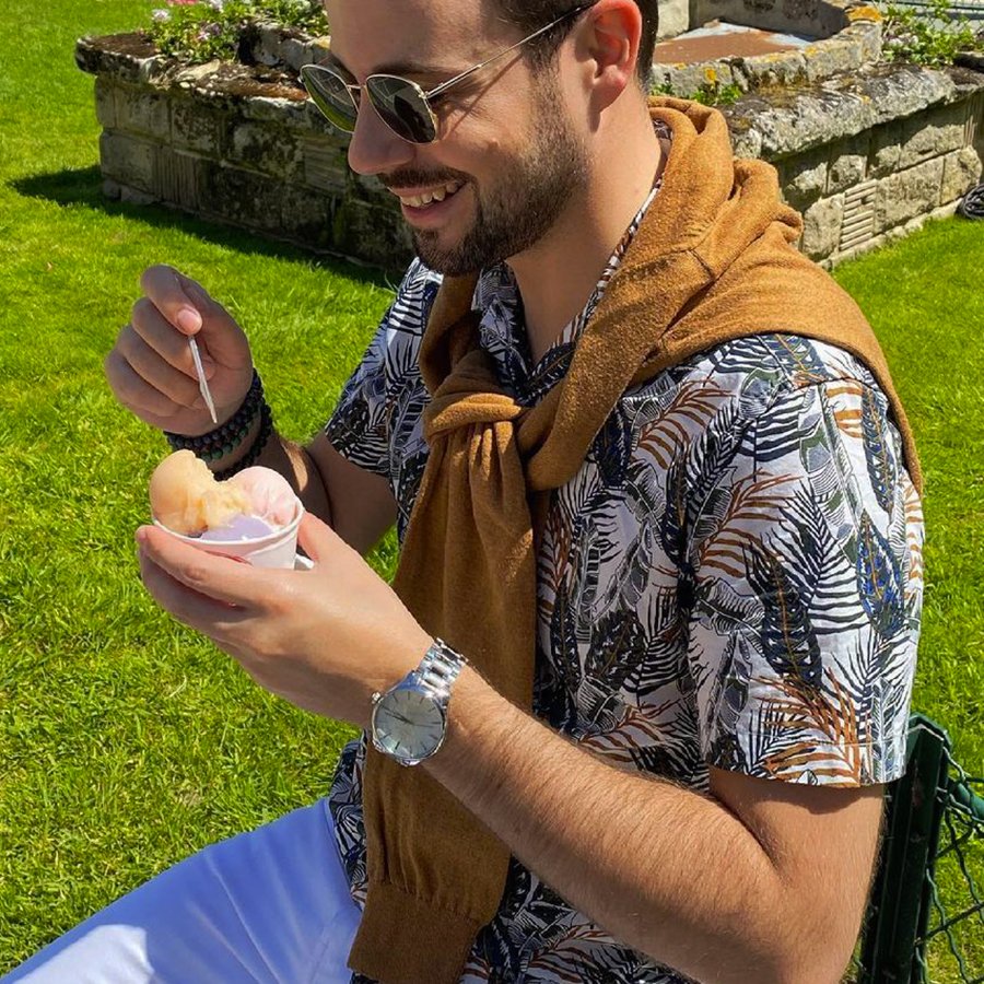 TrendyClassic25's tweet photo. Il est temps de se rafraichir ! 🍧  
⌚️ modèle AUGUSTE #TrendyClassic
 
#montre #montres #montrestendance #horlogerie #tendance #Besançon #homme #modehomme #mode #look #montredujour #fashion #trendyelements #montrehomme #montreshomme #été2021 #glace #Deauville #trendy #chic https://t.co/2iiruZiKyT