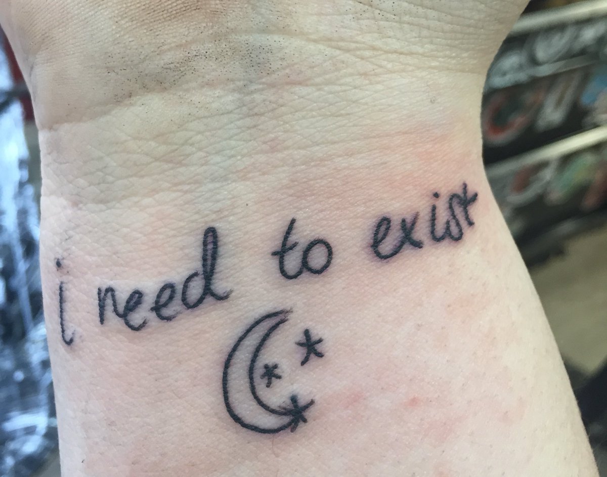 cyberpunkmgk's tweet photo. @yungblud @Spotify LOOK AT MY MARS/CASUAL SABOTAGE TATTOO BESTIE #thereislifeonmars https://t.co/LTquebW4z4