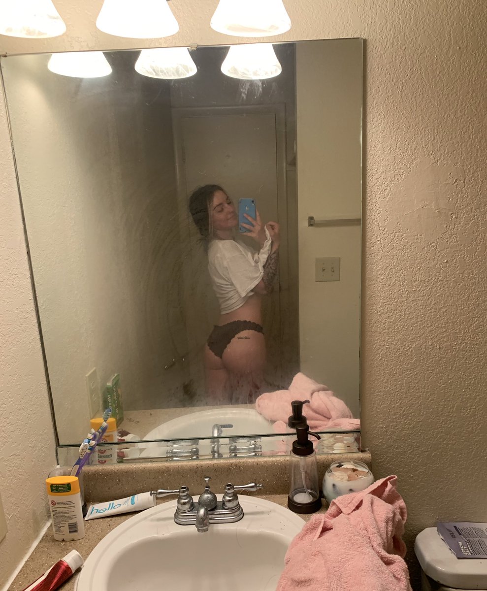 goddessnikkig's tweet photo. this ass is the reason for a lot of debt 🥴 add yourself loser 

findom https://t.co/ATwBlhEiYe