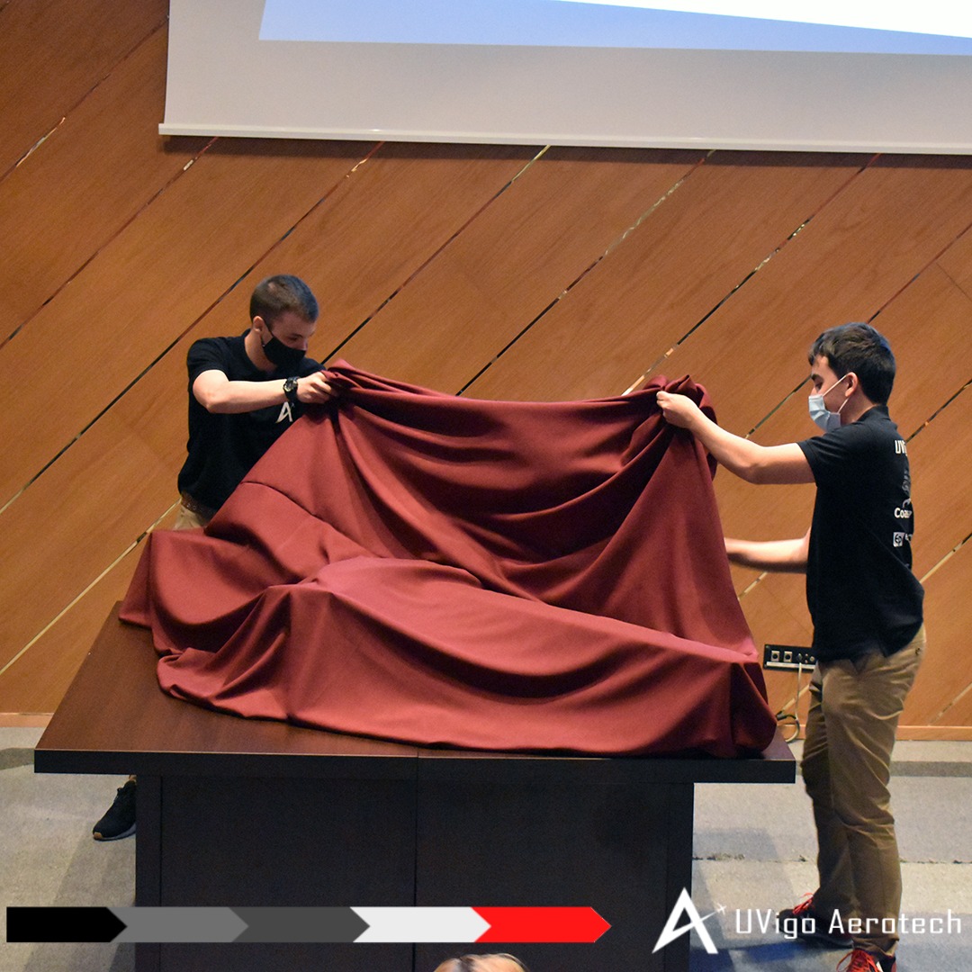 Nos alegra anunciar que mañana 30 de junio realizaremos una presentación pública de nuestro aeromodelo para que cualquier persona que quiera verlo tenga la oportunidad de hacerlo. Estaremos en el aula 0.9 del Edificio de Hierro desde las 12:00 hasta las 13:00. ¡Os esperamos!