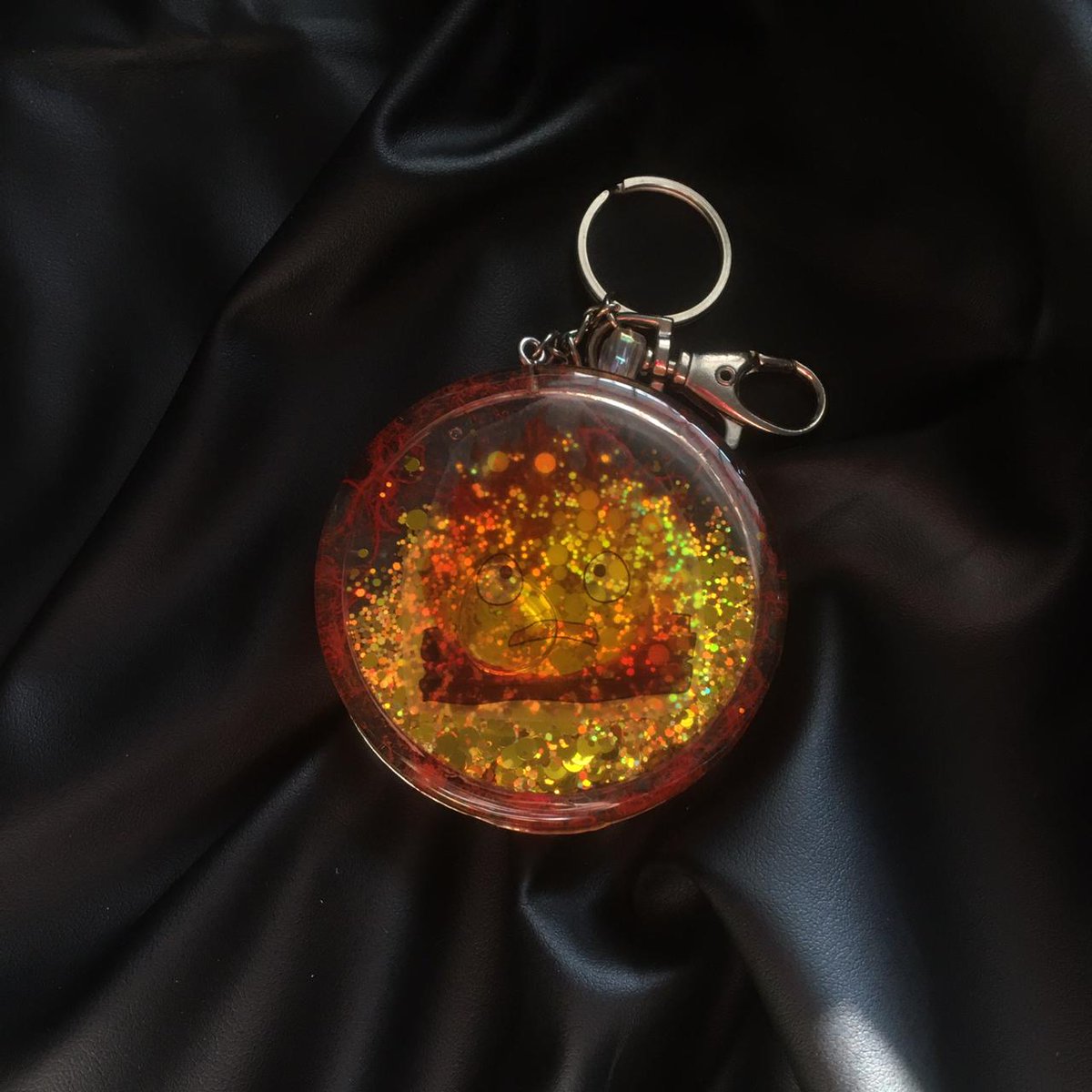 EvergardenLoja's tweet photo. Olá! Meu nome é Debbie, e eu abri a Loja Evergarden para tentar realizar meu sonho de trabalhar com arte. Eu trabalho com peças de resina tematizadas/personalizadas e Glass Paintings de anime. A loja vai sempre trazer essas temáticas Geek/Weeb. Porém, + https://t.co/yqVtGyIB3H