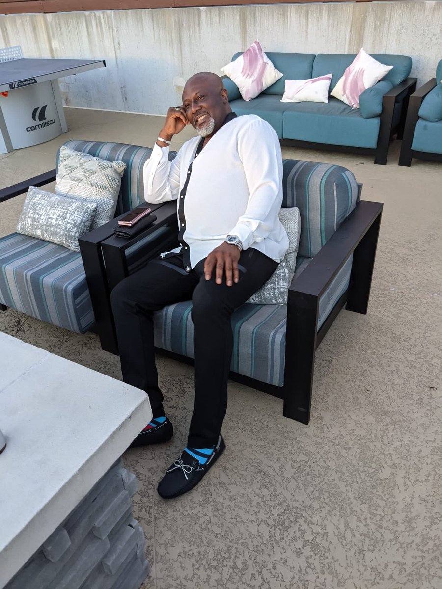 I just dey laugh them.