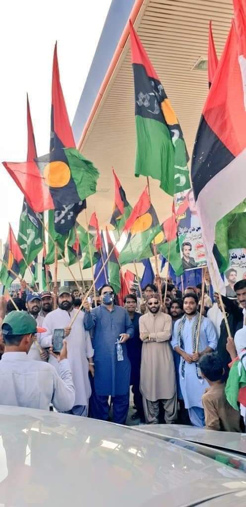 Bahranifaisal1's tweet photo. Protest Against NAB Gardi &amp; illegal Raid of NAB  On House Of
Mir Aijaz Khan Jakhrani Sb 
President PPP Larkana Division 
#SayNoToPoliticalVictimization 
#NabGardiNaManzoor
@BBhuttoZardari @JavedNLaghari @TariqueBuledi @MasroorARajper @taimoormaheraly @ShoaibMirzaa https://t.co/gcUZtHwYZw