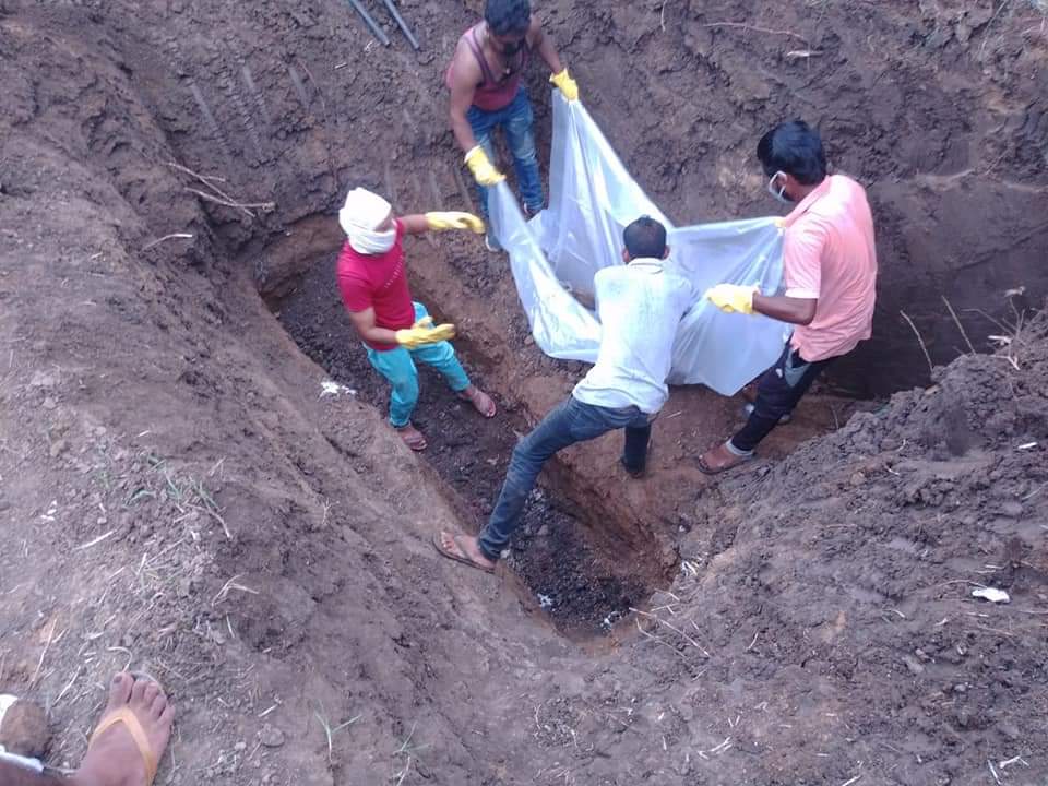 मध्यप्रदेश के देवास जिले के थाना क्षेत्र नेमावर में चार बहनो के हत्याकांड में शामिल हत्यारों को कड़ी से कड़ी सजा हो और जिले के ऐसे पुलिस अधिकारियो को <a href="/ChouhanShivraj/">Shivraj Singh Chouhan</a> सरकार तत्काल निलंबित करें जिन्होंने दोषियों को पकड़ने की बजाय उनका सहयोग किया है!