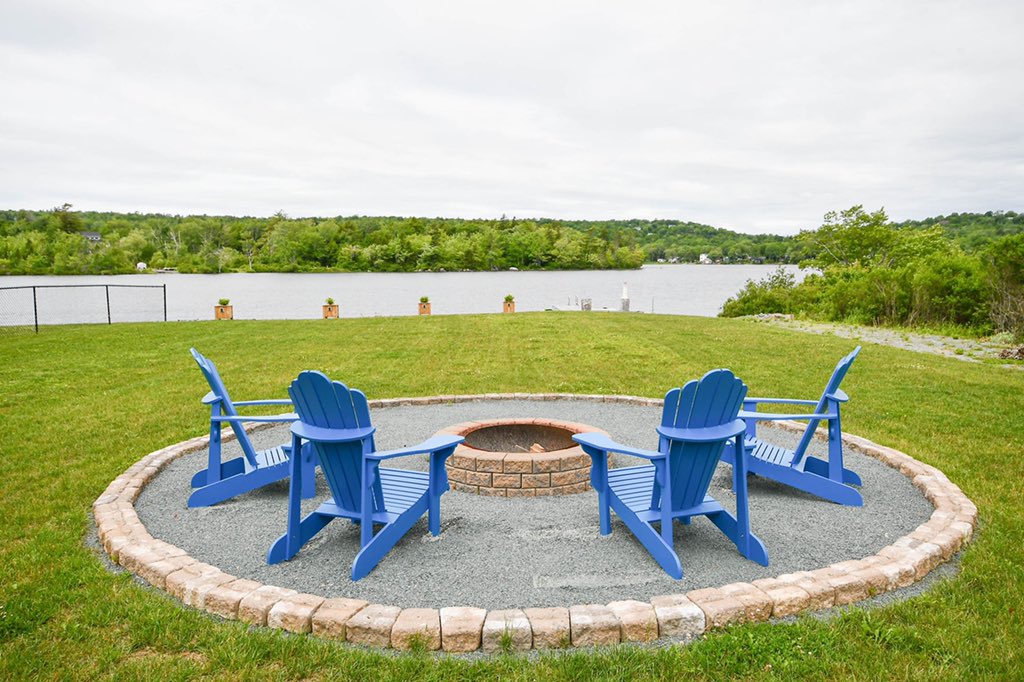 ElizabethHFX's tweet photo. 283 Ponderosa Dr. lakefront home is a quintessential 3 1/2 years young home with all the bells and whistle‘s for $677,000. #283Ponderosa #mls #remaxnova #lakefront https://t.co/ijscJOBQhF